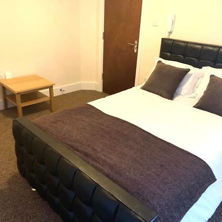 Serviced Accommodations Luton  Buitenkant foto