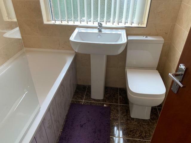 Serviced Accommodations Luton  Buitenkant foto