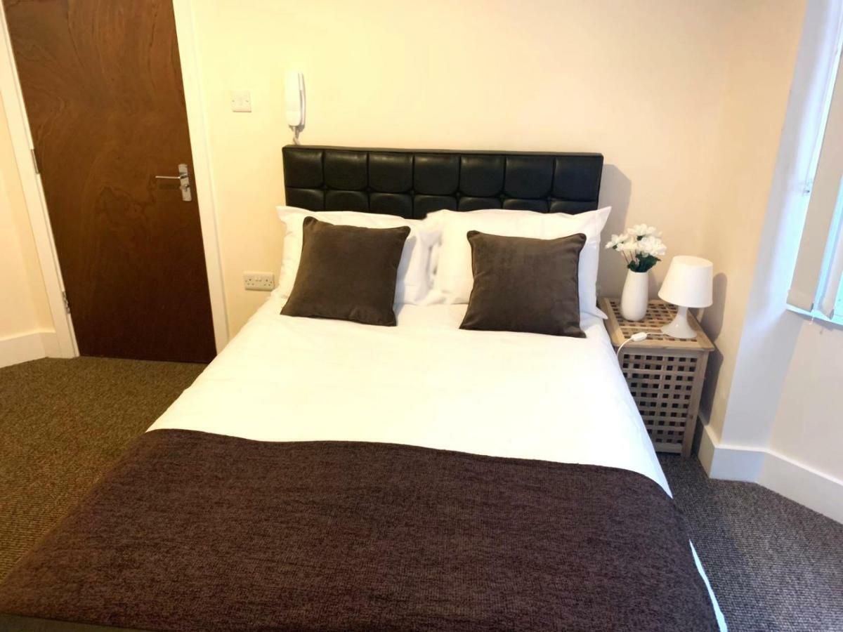 Serviced Accommodations Luton  Buitenkant foto