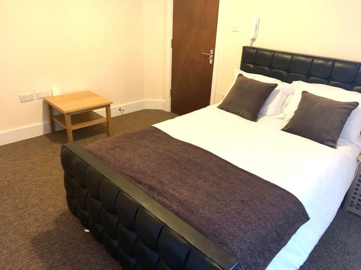 Serviced Accommodations Luton  Buitenkant foto