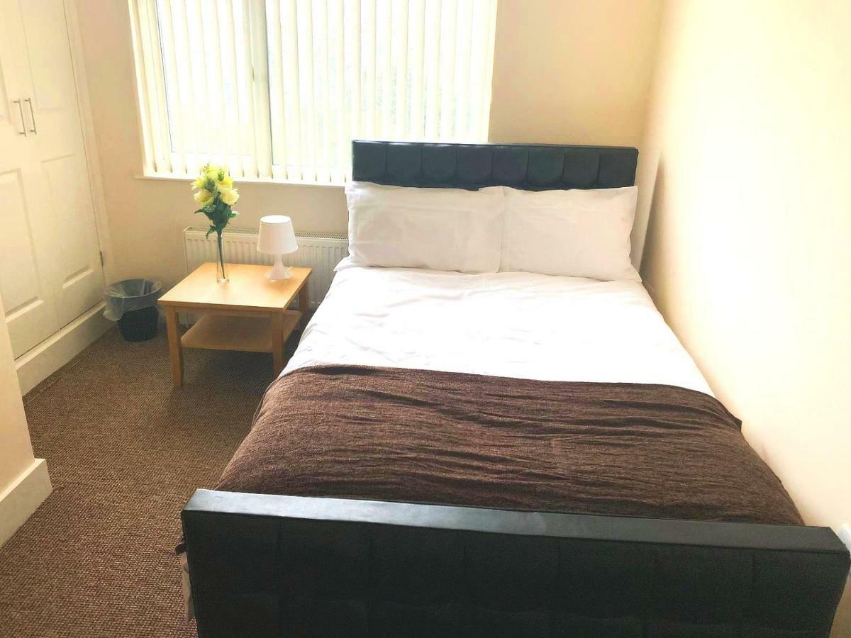 Serviced Accommodations Luton  Buitenkant foto