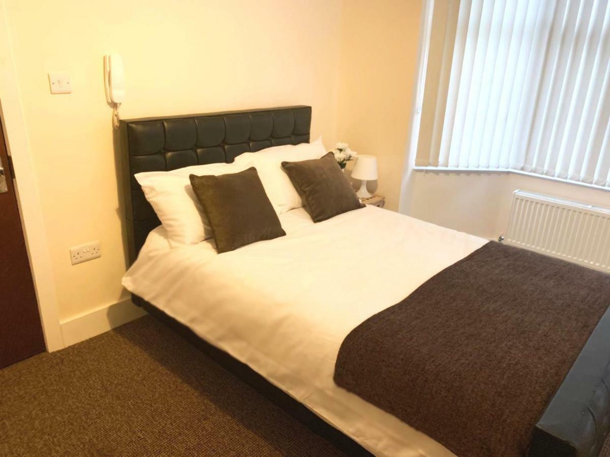 Serviced Accommodations Luton  Buitenkant foto